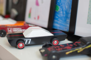 CARBON 77 <br> Auto de madera <br> Candylab
