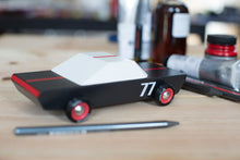 Cargar imagen en el visor de la galería, CARBON 77 &lt;br&gt; Auto de madera &lt;br&gt; Candylab
