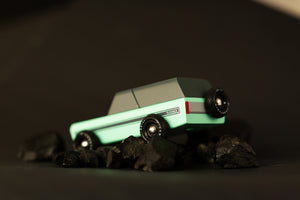RUNNER <br> Auto de madera <br> Candylab