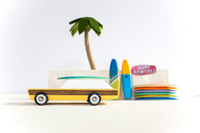 Cargar imagen en el visor de la galería, WOODIE &lt;br&gt; Auto de madera &lt;br&gt; Candylab
