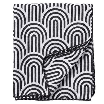 Manta Arcade blanco y negro de Klippan con diseño de arcos