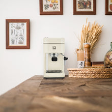 Cargar imagen en el visor de la galería, WHITE / B14S &lt;br&gt; Cafetera &lt;br&gt; Briel
