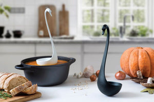 SWANKY BLACK <br> Cucharón flotante <br> Ototo