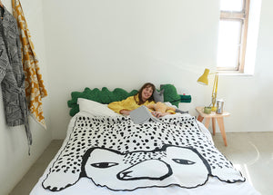 BEAR REVERSIBLE <br> Manta <br> Donna Wilson