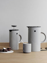 Cargar imagen en el visor de la galería, EM77 1,5L GRIS CLARO &lt;br&gt; Hervidor &lt;br&gt; Stelton
