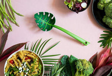 Cargar imagen en el visor de la galería, JUNGLE SPOON &lt;br&gt; Cuchara ranurada &lt;br&gt; Ototo
